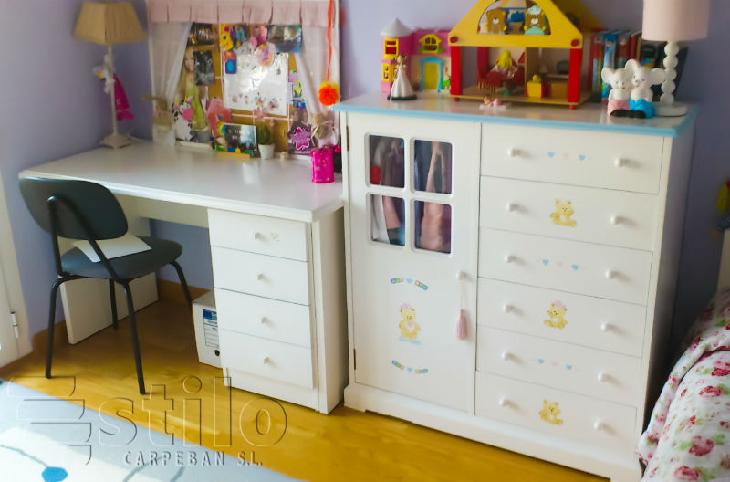 Dormitorio infantil realizado a medida, lacado en blanco. Ebanista en Salamanca.